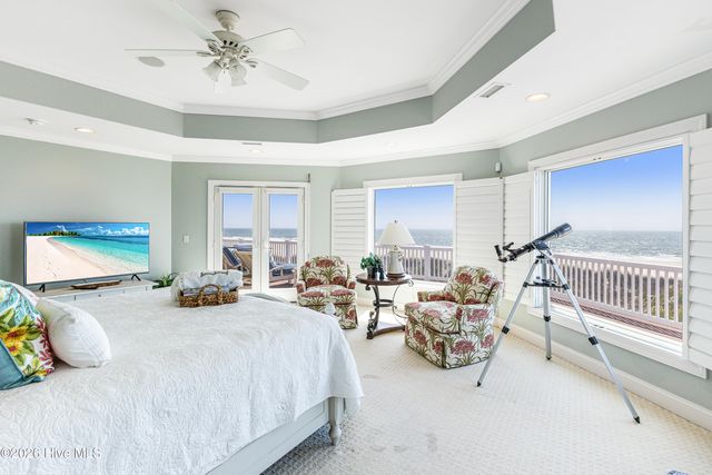 121 SE 67th Street, Oak Island, NC 28465