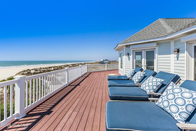121 SE 67th Street, Oak Island, NC 28465