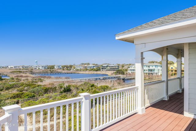 121 SE 67th Street, Oak Island, NC 28465