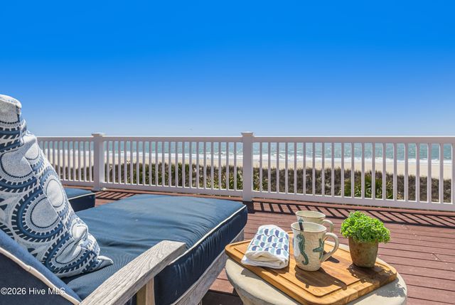 121 SE 67th Street, Oak Island, NC 28465