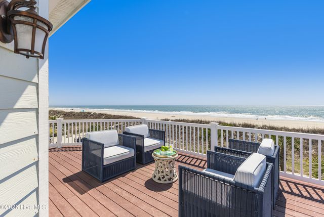 121 SE 67th Street, Oak Island, NC 28465
