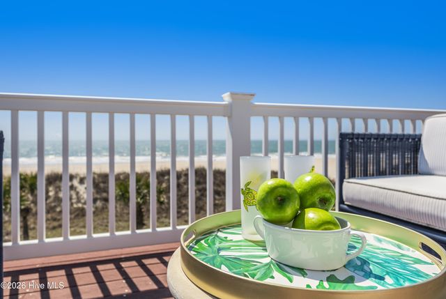 121 SE 67th Street, Oak Island, NC 28465