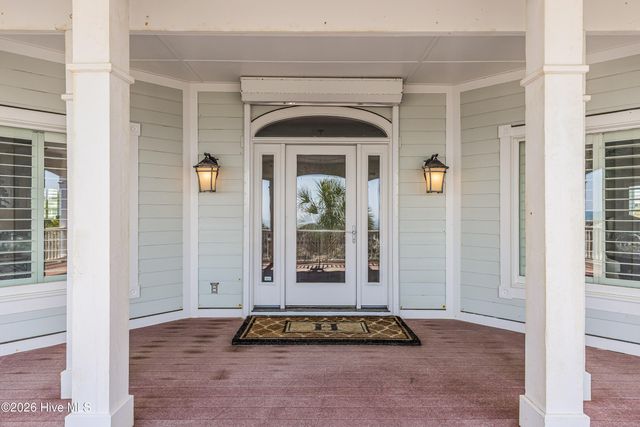 121 SE 67th Street, Oak Island, NC 28465