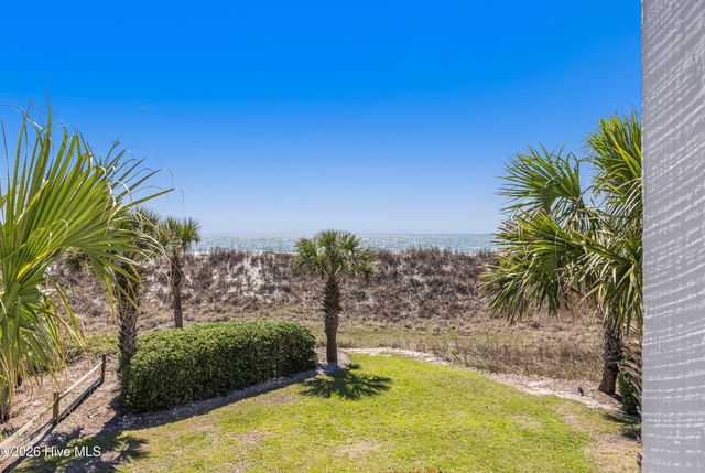 121 SE 67th Street, Oak Island, NC 28465