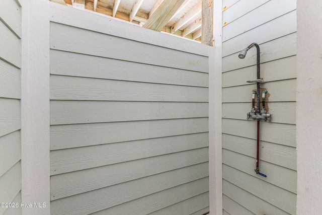 121 SE 67th Street, Oak Island, NC 28465