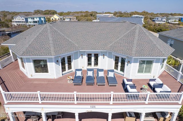 121 SE 67th Street, Oak Island, NC 28465