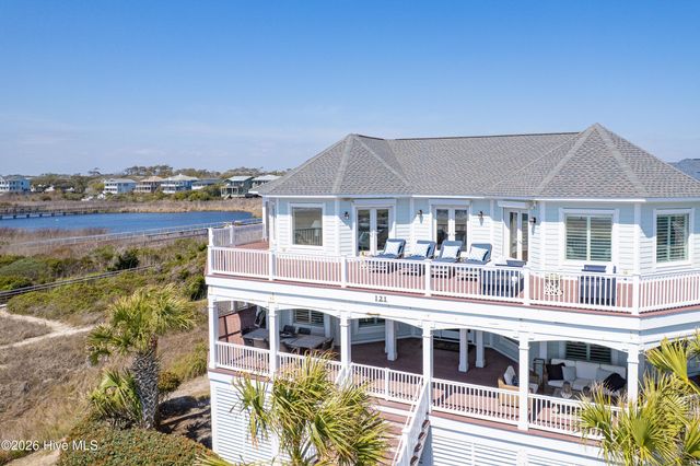 121 SE 67th Street, Oak Island, NC 28465