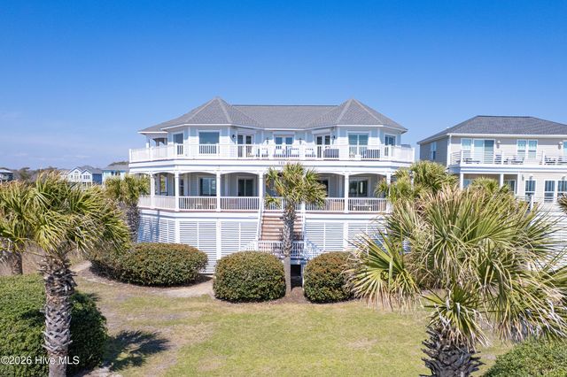 121 SE 67th Street, Oak Island, NC 28465
