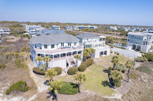121 SE 67th Street, Oak Island, NC 28465
