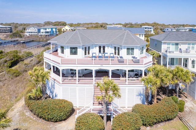 121 SE 67th Street, Oak Island, NC 28465