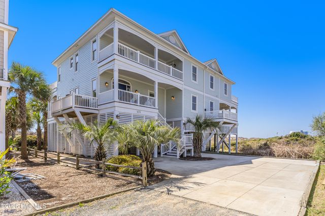 121 SE 67th Street, Oak Island, NC 28465