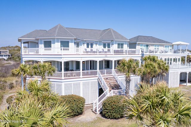 121 SE 67th Street, Oak Island, NC 28465