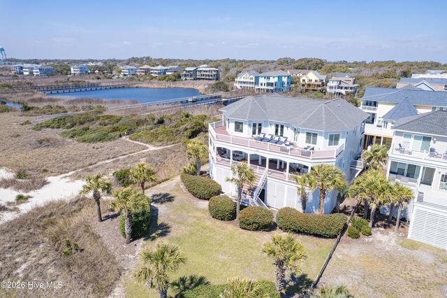 121 SE 67th Street, Oak Island, NC 28465