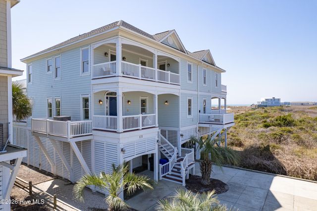 121 SE 67th Street, Oak Island, NC 28465