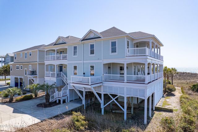 121 SE 67th Street, Oak Island, NC 28465