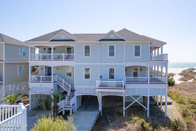121 SE 67th Street, Oak Island, NC 28465