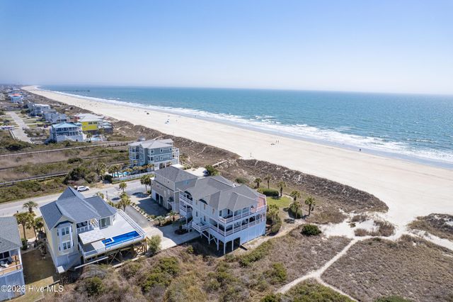 121 SE 67th Street, Oak Island, NC 28465