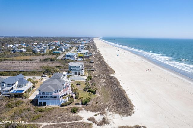 121 SE 67th Street, Oak Island, NC 28465