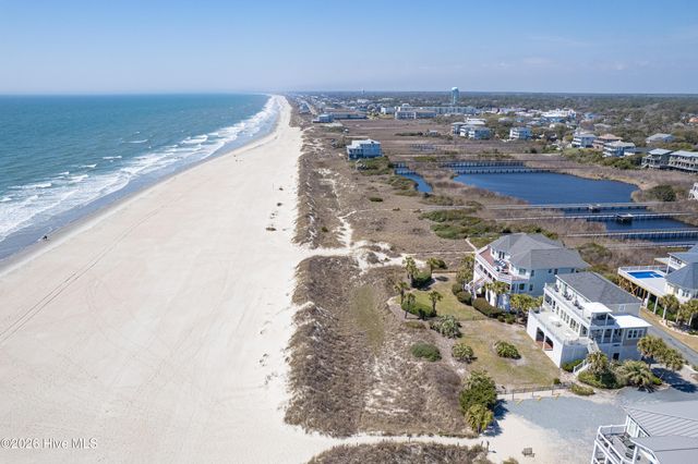 121 SE 67th Street, Oak Island, NC 28465