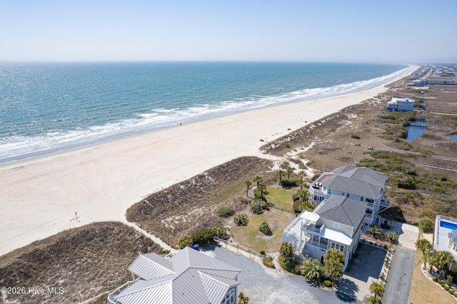 121 SE 67th Street, Oak Island, NC 28465