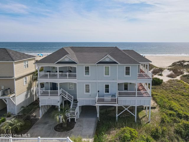 121 SE 67th Street, Oak Island, NC 28465