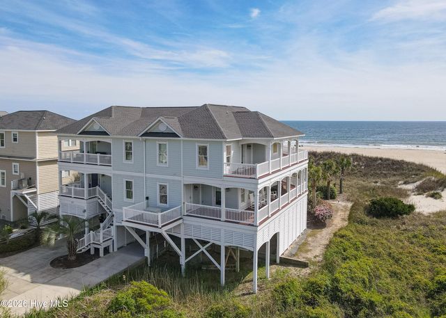 121 SE 67th Street, Oak Island, NC 28465