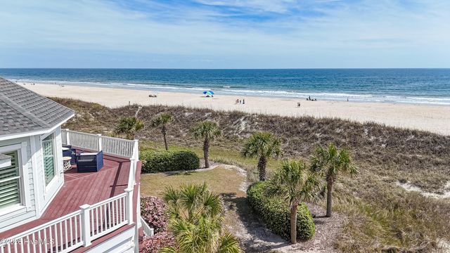 121 SE 67th Street, Oak Island, NC 28465