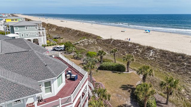 121 SE 67th Street, Oak Island, NC 28465