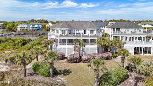 121 SE 67th Street, Oak Island, NC 28465