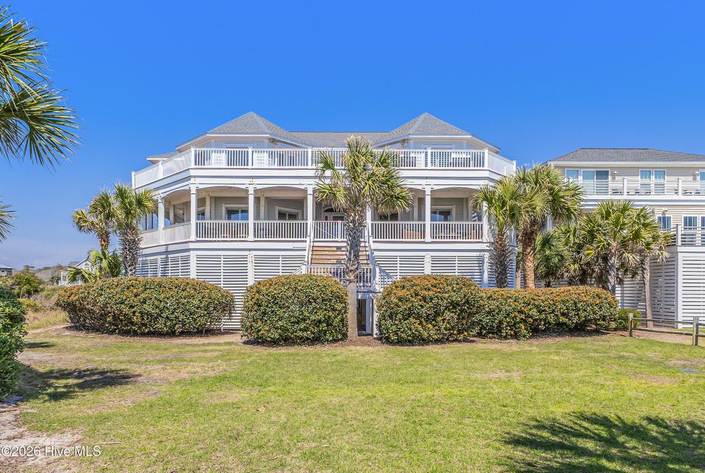 121 SE 67th Street, Oak Island, NC 28465