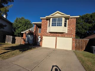 917 Grasswood Drive, Arlington, TX 76017