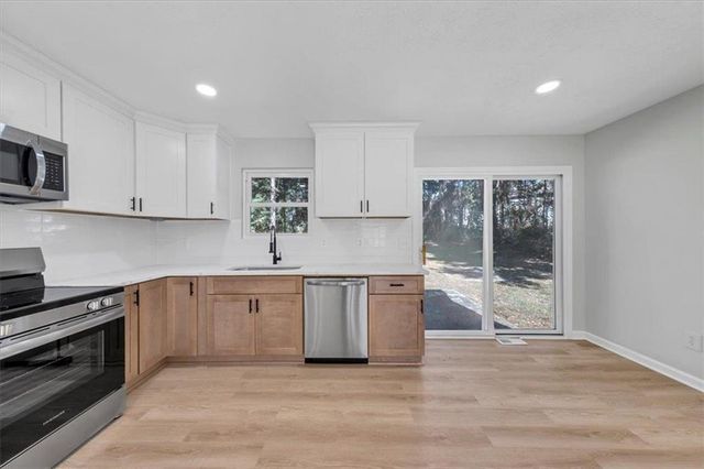 7977 Flanders Ct, Jonesboro, GA 30238