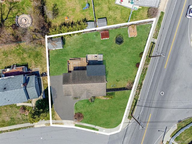 33 Hinton Avenue, Babylon, NY 11702
