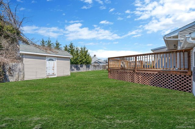 33 Hinton Avenue, Babylon, NY 11702