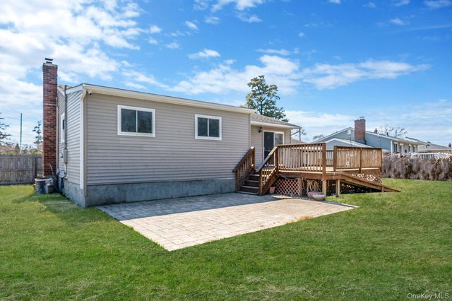 33 Hinton Avenue, Babylon, NY 11702