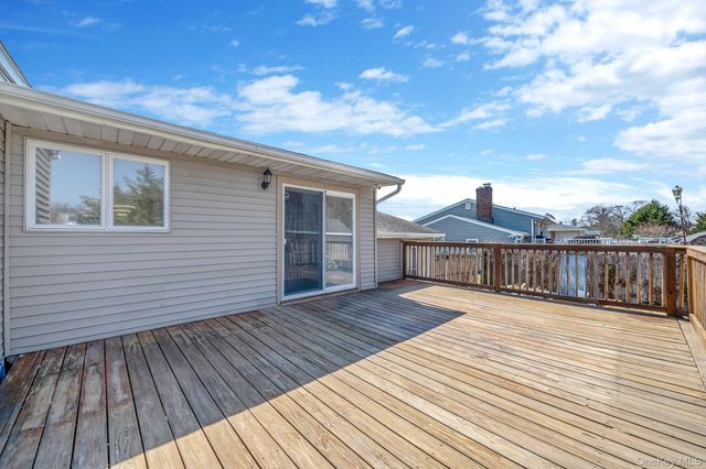 33 Hinton Avenue, Babylon, NY 11702