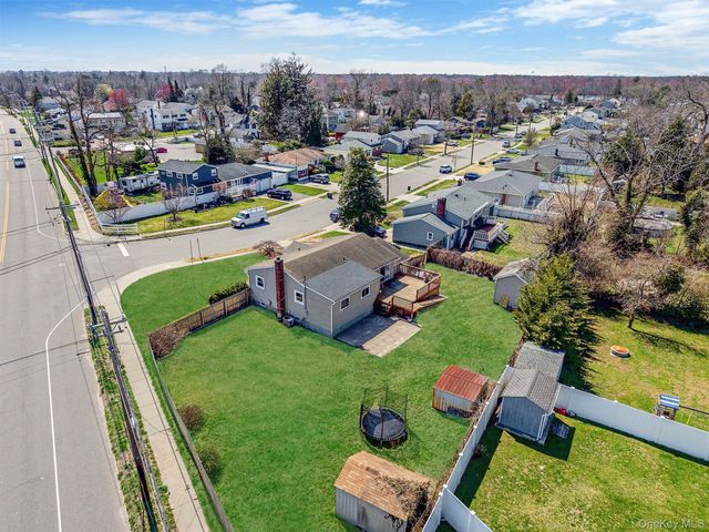 33 Hinton Avenue, Babylon, NY 11702
