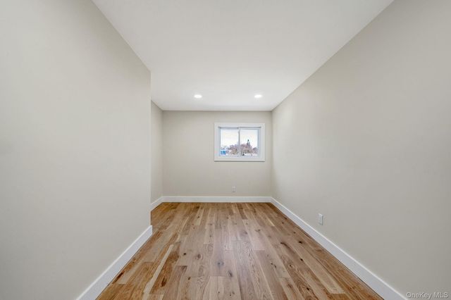 33 Hinton Avenue, Babylon, NY 11702