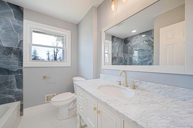 33 Hinton Avenue, Babylon, NY 11702