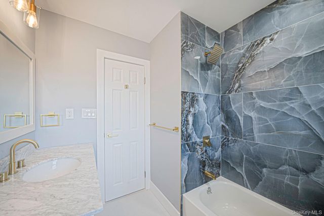 33 Hinton Avenue, Babylon, NY 11702