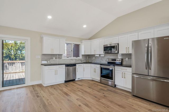 33 Hinton Avenue, Babylon, NY 11702