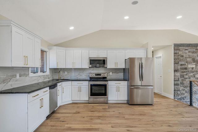 33 Hinton Avenue, Babylon, NY 11702