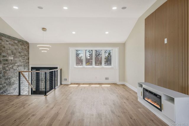33 Hinton Avenue, Babylon, NY 11702