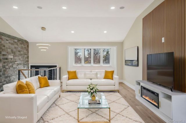 33 Hinton Avenue, Babylon, NY 11702