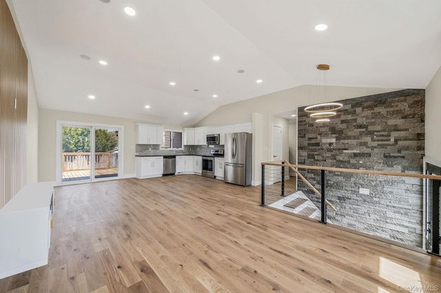 33 Hinton Avenue, Babylon, NY 11702