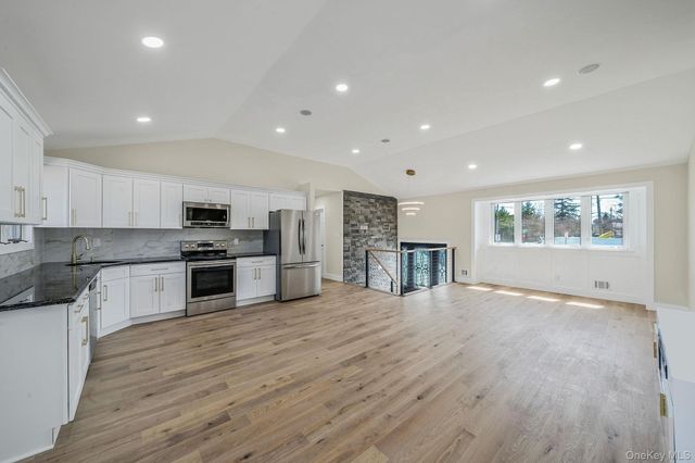 33 Hinton Avenue, Babylon, NY 11702