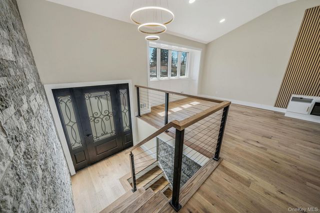 33 Hinton Avenue, Babylon, NY 11702