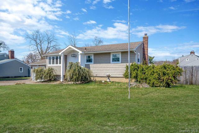 33 Hinton Avenue, Babylon, NY 11702