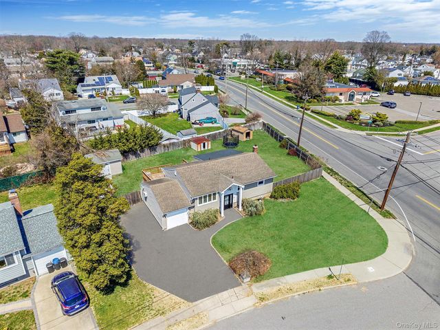 33 Hinton Avenue, Babylon, NY 11702