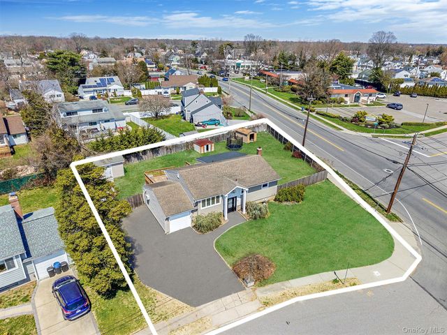 33 Hinton Avenue, Babylon, NY 11702